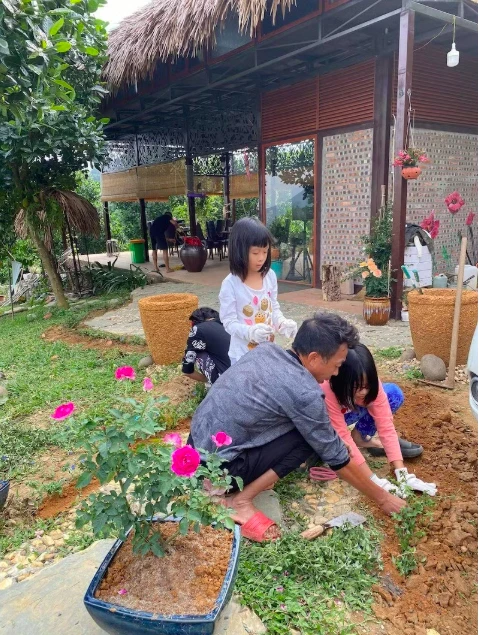 Cuộc sống của "ông hoàng nhạc đỏ" Việt Hoàn sau khi ly hôn