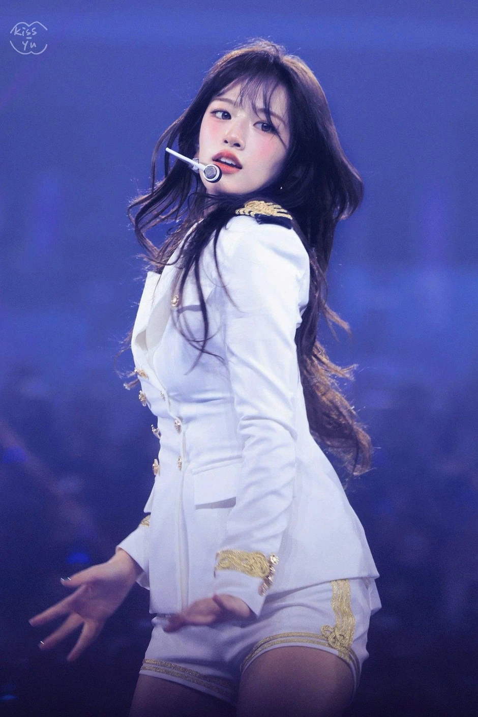 Cuối cùng cũng có ngày "công chúa Kpop" kém sắc, bị mỹ nhân cùng nhóm giật sạch spotlight