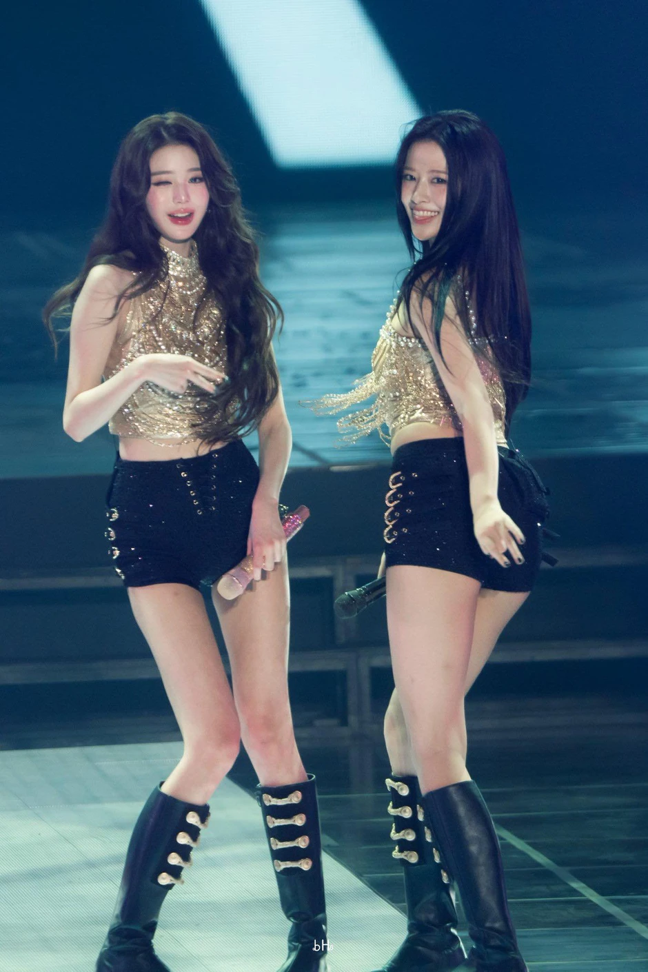 Cuối cùng cũng có ngày "công chúa Kpop" kém sắc, bị mỹ nhân cùng nhóm giật sạch spotlight