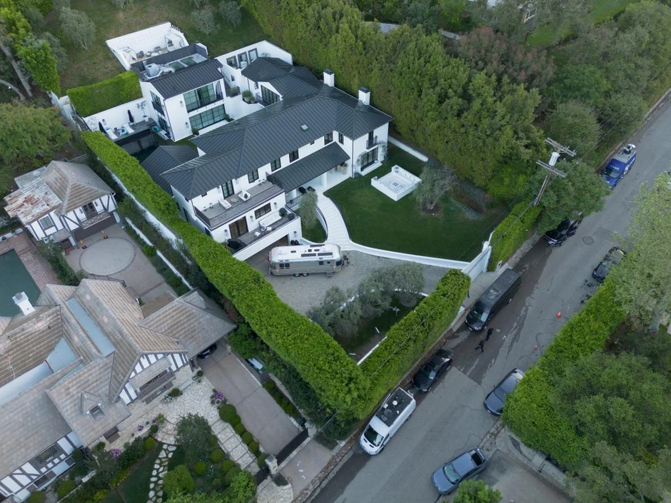 Bắt giữ nghi phạm vụ xả súng vào biệt thự Rihanna trị giá 367 tỷ đồng Bắt giữ nghi phạm vụ xả súng vào biệt thự Rihanna trị giá 367 tỷ đồng