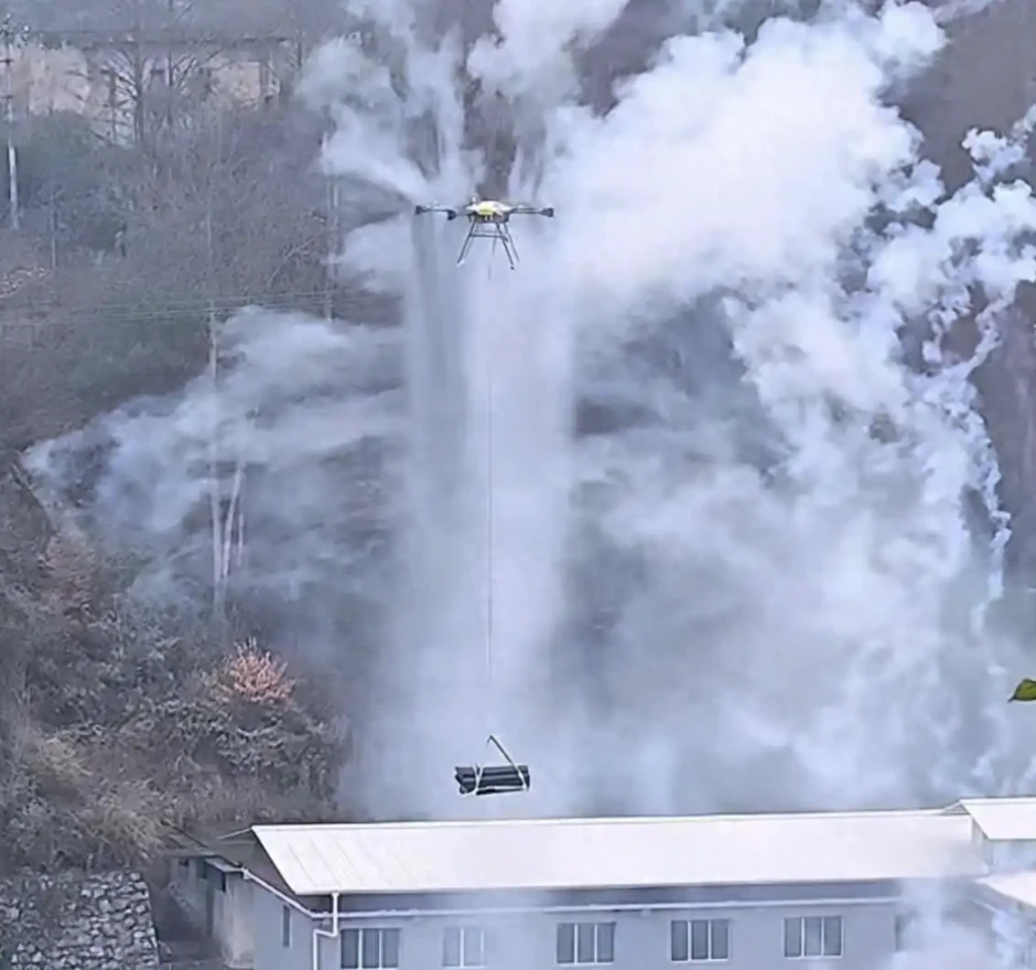 Tang lễ công nghệ cao: Gia đình trả trên 38 triệu thuê drone vận chuyển quan tài 460 kg lên núi để an táng