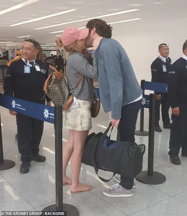 Dàn người yêu thuộc giới siêu giàu của Emma Watson