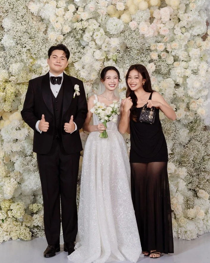 Dàn sao quy tụ trong đám cưới Nhung Gumiho Dàn sao quy tụ trong đám cưới Nhung Gumiho