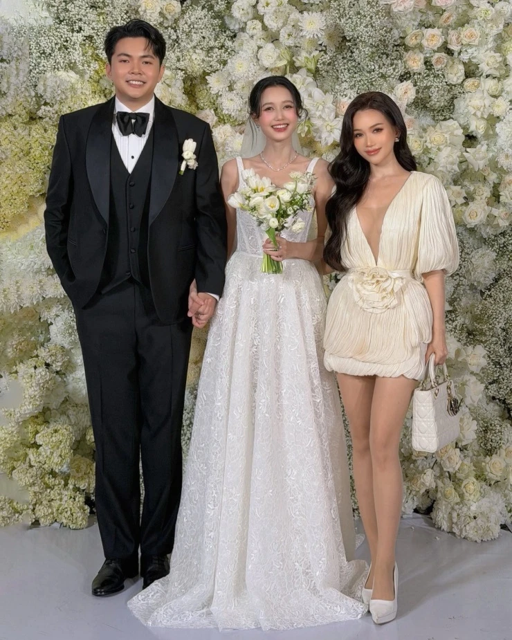 Dàn sao quy tụ trong đám cưới Nhung Gumiho Dàn sao quy tụ trong đám cưới Nhung Gumiho