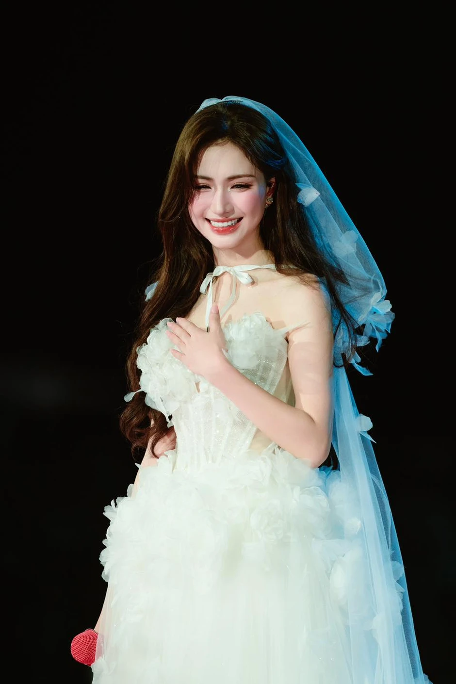 Đây là cách cả nước chờ ngày bạn trai quân nhân cưới Hoà Minzy