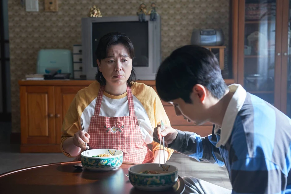 Đếm Ngày Xa Mẹ: Khóc thì chưa tới, dài thì quá tay