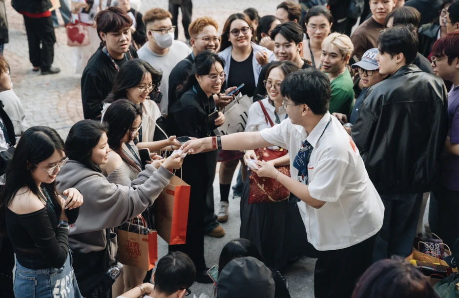 Đêm nhạc khiến Phùng Khánh Linh không dám tin vào mắt mình Đêm nhạc khiến Phùng Khánh Linh không dám tin vào mắt mình