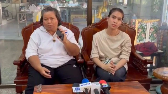 Đến trường học đón cháu nhưng không thấy đâu, bà đi tìm thì ngã quỵ khi thấy cậu bé nằm dưới đáy bể bơi Đến trường học đón cháu nhưng không thấy đâu, bà đi tìm thì ngã quỵ khi thấy cậu bé nằm dưới đáy bể bơi