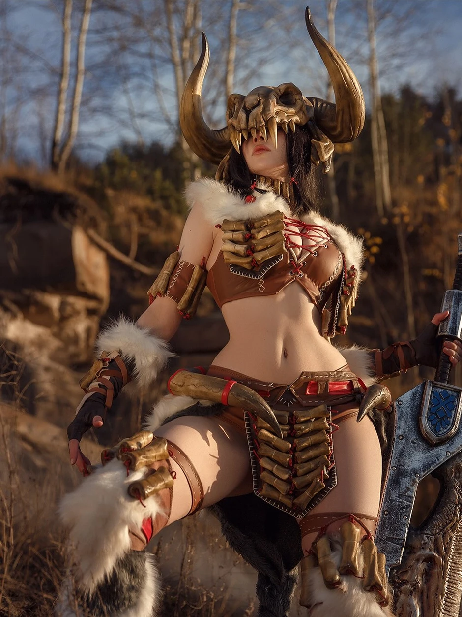 Đẹp không thua gì bản gốc, nữ coser 1,5 triệu follow "hô biến" thành phiên bản Robin khó rời mắt