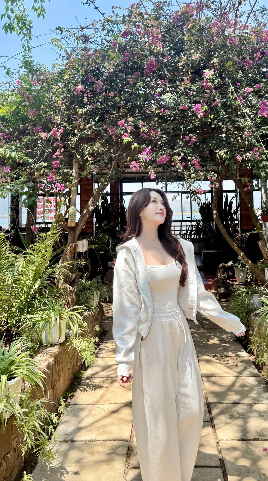 Đi tác nghiệp nhưng vẫn "hút hồn" người xem, MC Linh Nắng lại "ghi điểm" tuyệt đối với bộ ảnh mới Đi tác nghiệp nhưng vẫn "hút hồn" người xem, MC Linh Nắng lại "ghi điểm" tuyệt đối với bộ ảnh mới