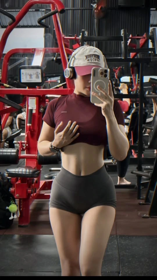 Đi tập gym nhưng bị chê "uống trà sữa", hot girl đáp trả "anti-fan" bằng một hành động không ngờ Đi tập gym nhưng bị chê "uống trà sữa", hot girl đáp trả "anti-fan" bằng một hành động không ngờ