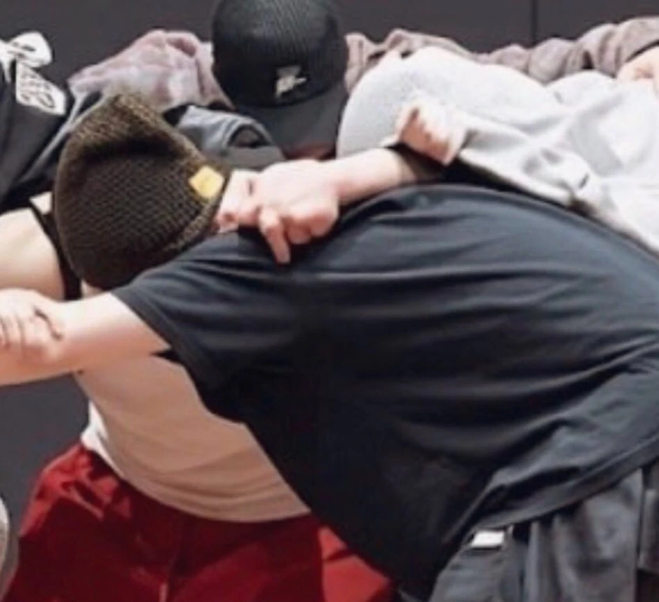 Địa điểm hẹn hò thường xuyên của Jungkook - Winter, đã cố đánh lạc hướng nhưng vẫn bị lộ?