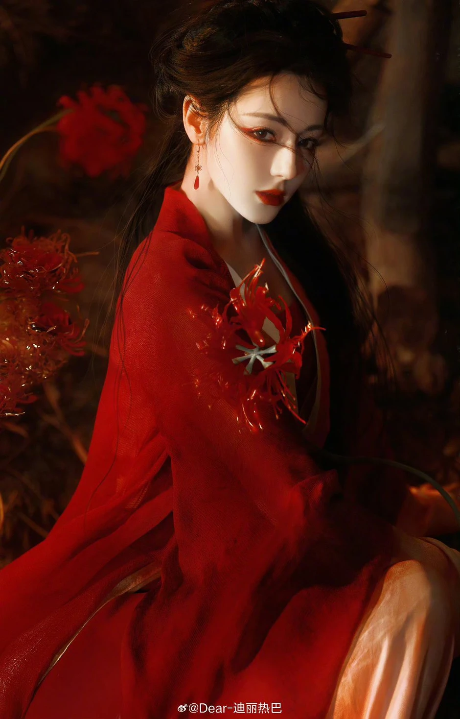 Địch Lệ Nhiệt Ba là mỹ nhân hồng y đẹp nhất Trung Quốc hiện tại