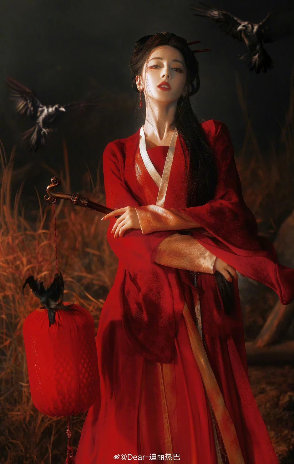 Địch Lệ Nhiệt Ba là mỹ nhân hồng y đẹp nhất Trung Quốc hiện tại