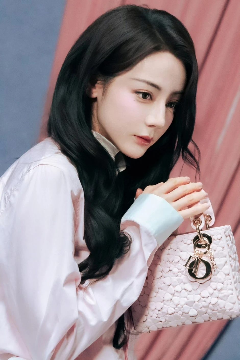 Địch Lệ Nhiệt Ba tê liệt hoàn toàn