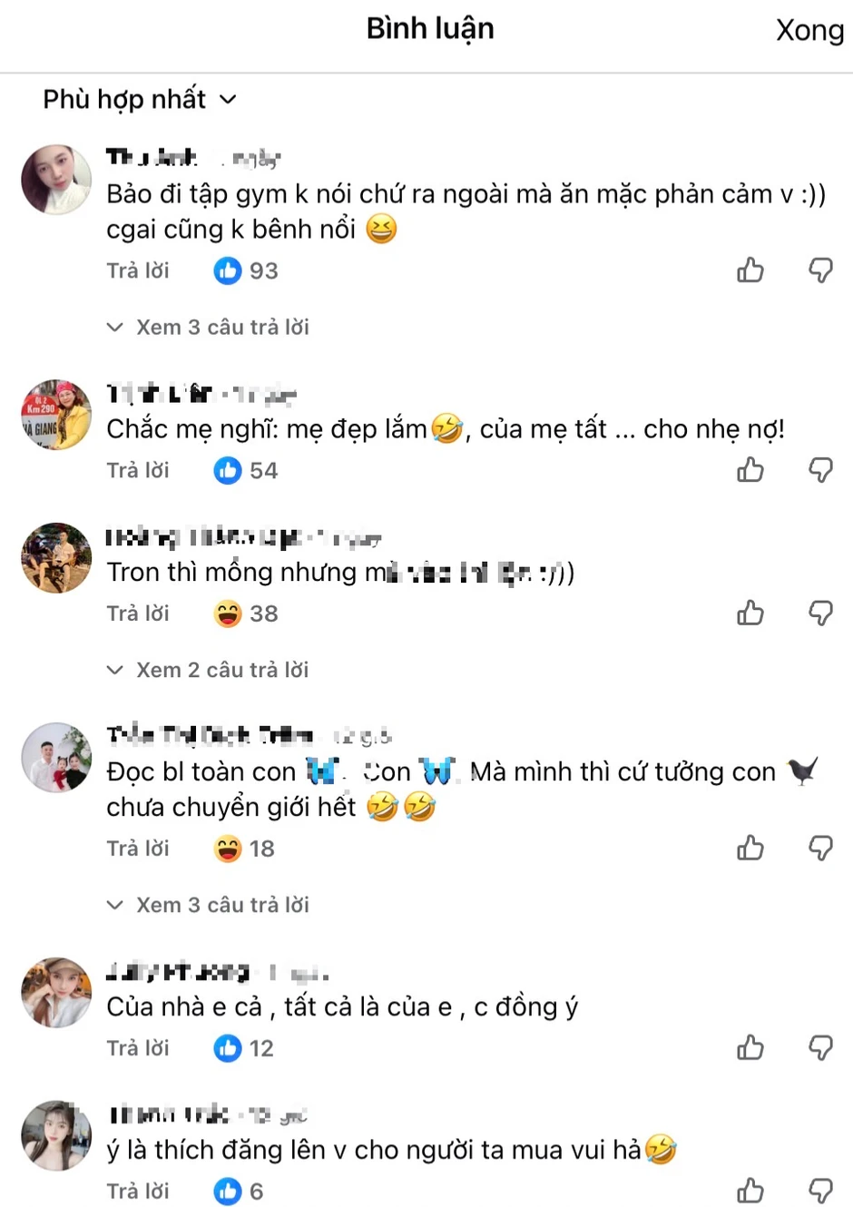 Trang phục bó sát màu nude gây tranh cãi và phản ứng của cộng đồng mạng