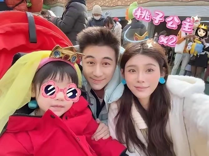 Diện mạo của "2 nhóc tỳ hào môn" nhà siêu mẫu Victoria's Secret Hề Mộng Dao và thiếu gia trùm sòng bạc Macau