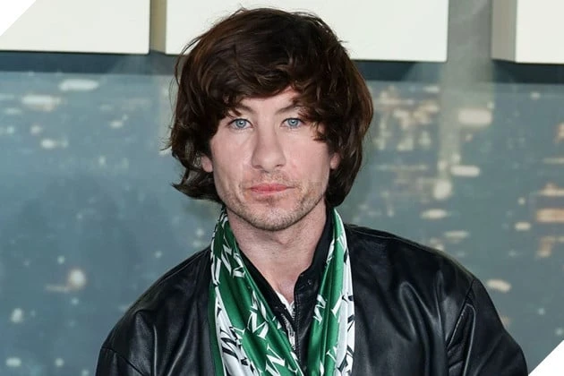Diễn Viên Barry Keoghan Chia Sẻ Việc Bị Công Kích Ngoại Hình Khiến Anh Nảy Sinh Tâm Lý Tránh Né Đám Đông