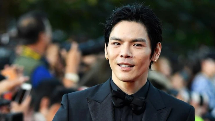 Hướng Tá lên tiếng sau vụ đá vào mặt MC trên sân khấu: phản ứng và diễn biến mới