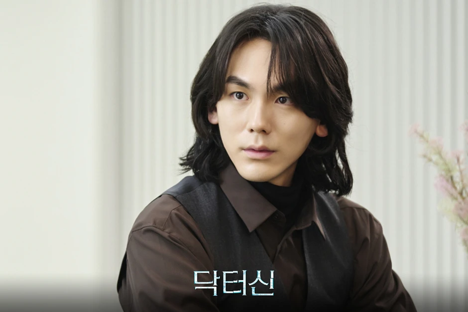 Doctor Shin: Nam chính vừa xấu vừa diễn như robot