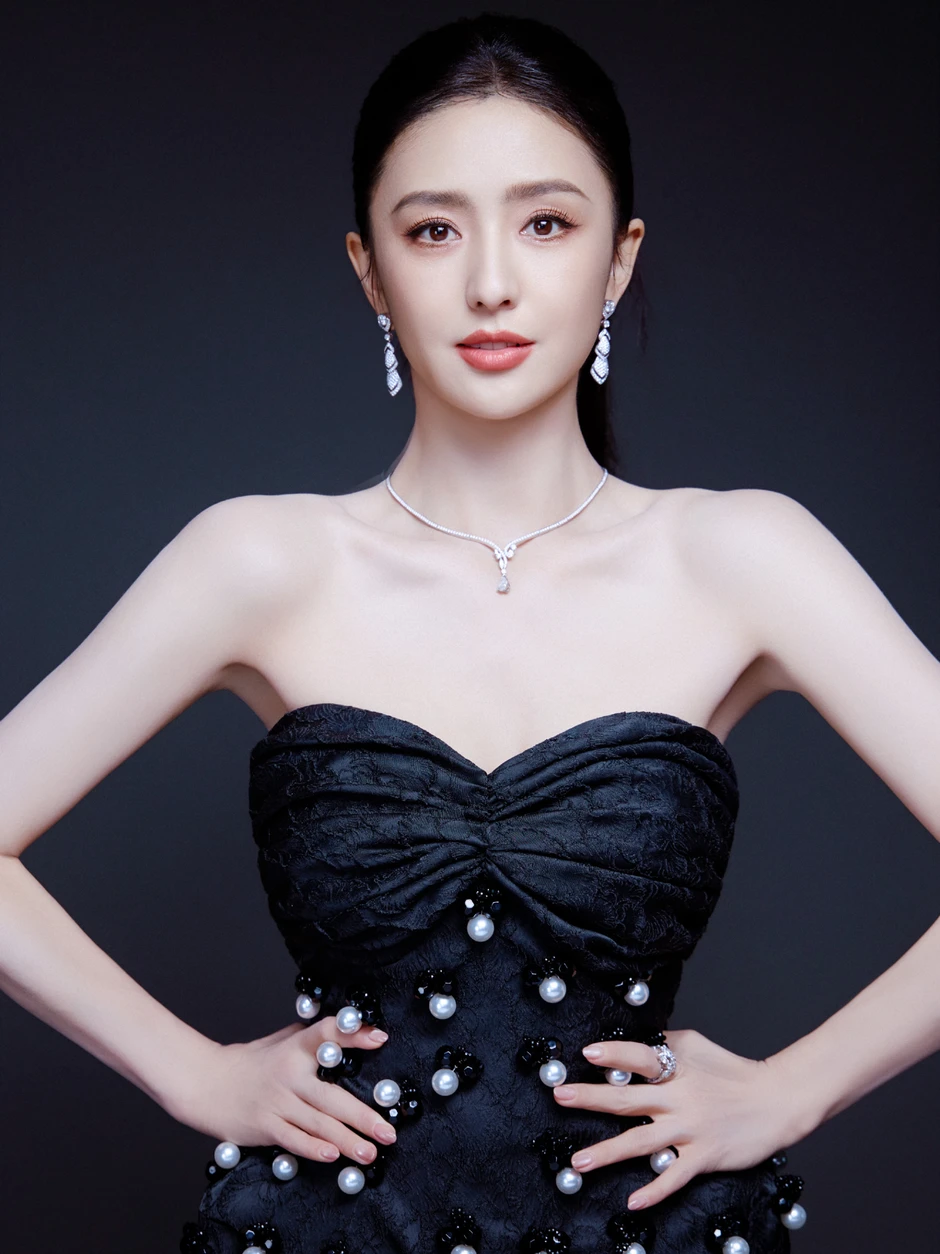 Đôi bạn thân showbiz giống nhau 99% từ ngoại hình đến cảnh bị chồng "cắm sừng" và ly dị Đôi bạn thân showbiz giống nhau 99% từ ngoại hình đến cảnh bị chồng "cắm sừng" và ly dị