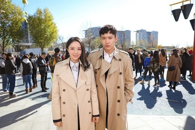 Đôi bạn thân showbiz giống nhau 99% từ ngoại hình đến cảnh bị chồng "cắm sừng" và ly dị Đôi bạn thân showbiz giống nhau 99% từ ngoại hình đến cảnh bị chồng "cắm sừng" và ly dị