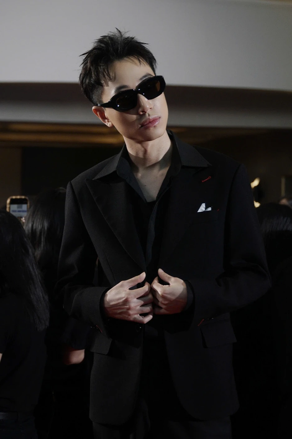 Double2T cảnh báo khẩn việc bị trợ lý cũ mạo danh