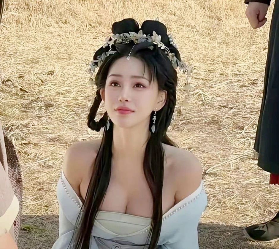 Dư luận dậy sóng sau sự cố nữ diễn viên bị q.uấ.y r.ố.i