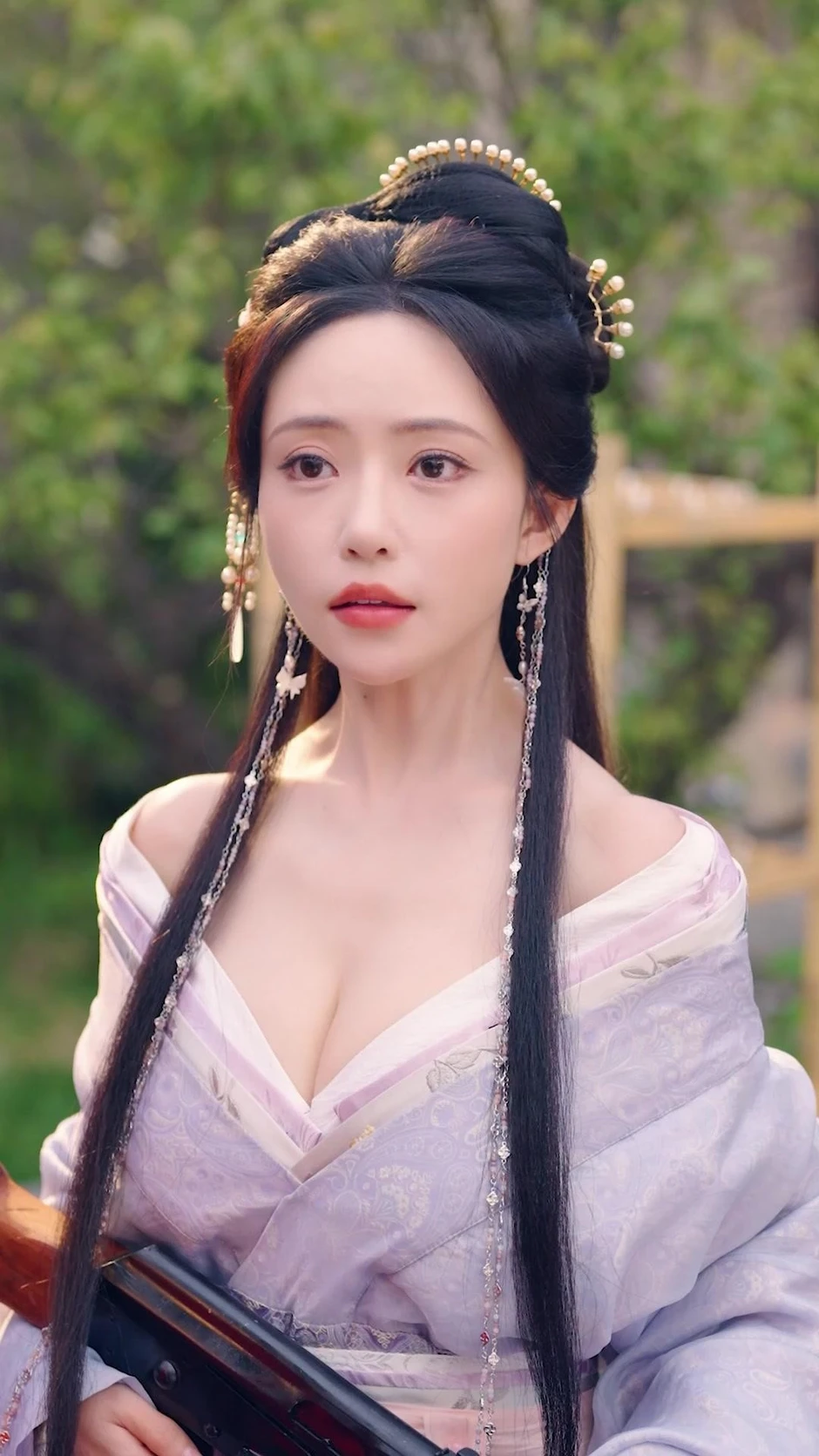 Dư luận dậy sóng sau sự cố nữ diễn viên bị q.uấ.y r.ố.i