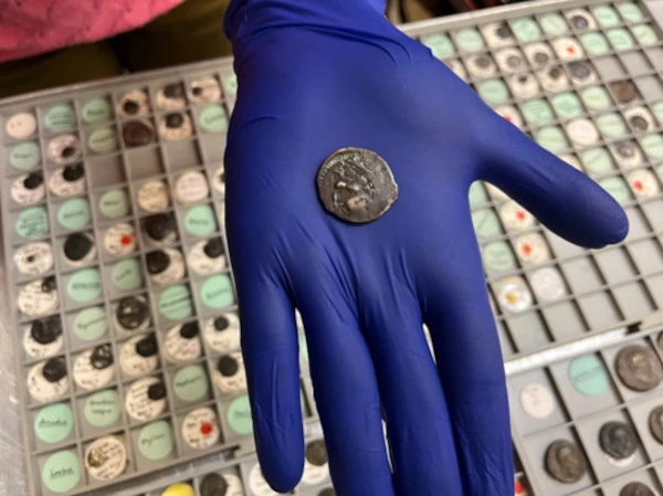 Cổ vật cổ 2.000 năm tuổi từng được dùng để trả vé xe buýt gây xôn xao dư luận