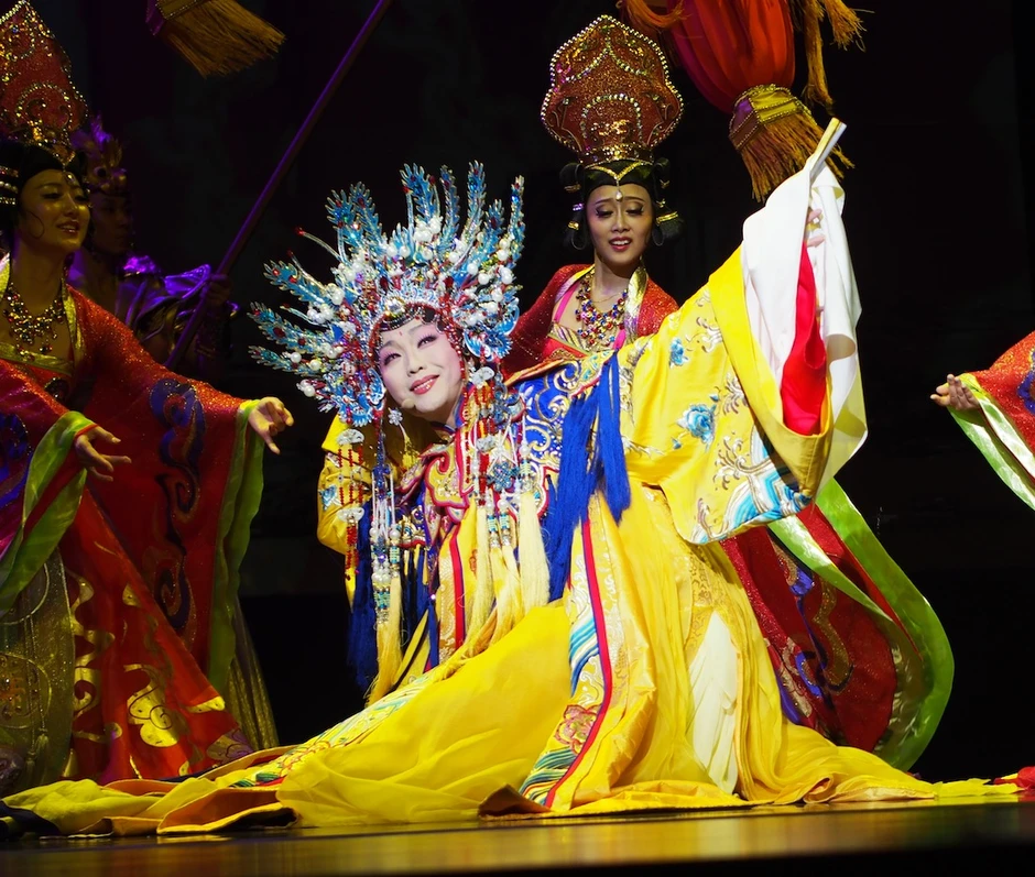 Dược Sĩ Tiến đã làm gì với khuôn mặt của mình?