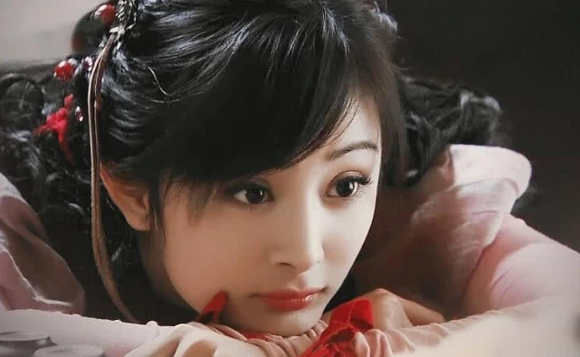 Dương Mịch vượt qua 4 lần cấm sóng: đôi mắt được xem là ngoại lệ của quốc gia