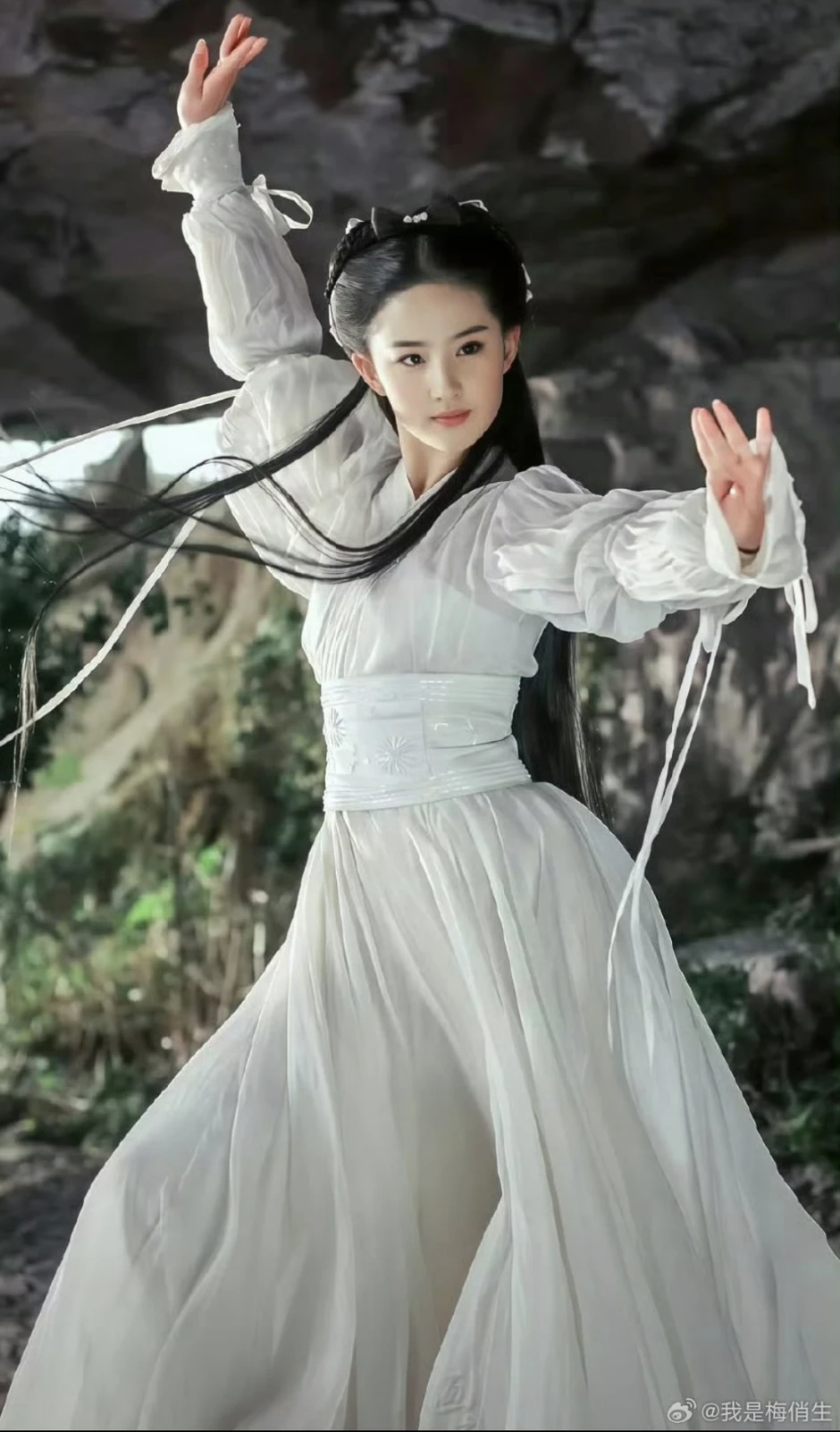 Dương Vũ Đồng là Tiểu Long Nữ bản mới Dương Vũ Đồng là Tiểu Long Nữ bản mới