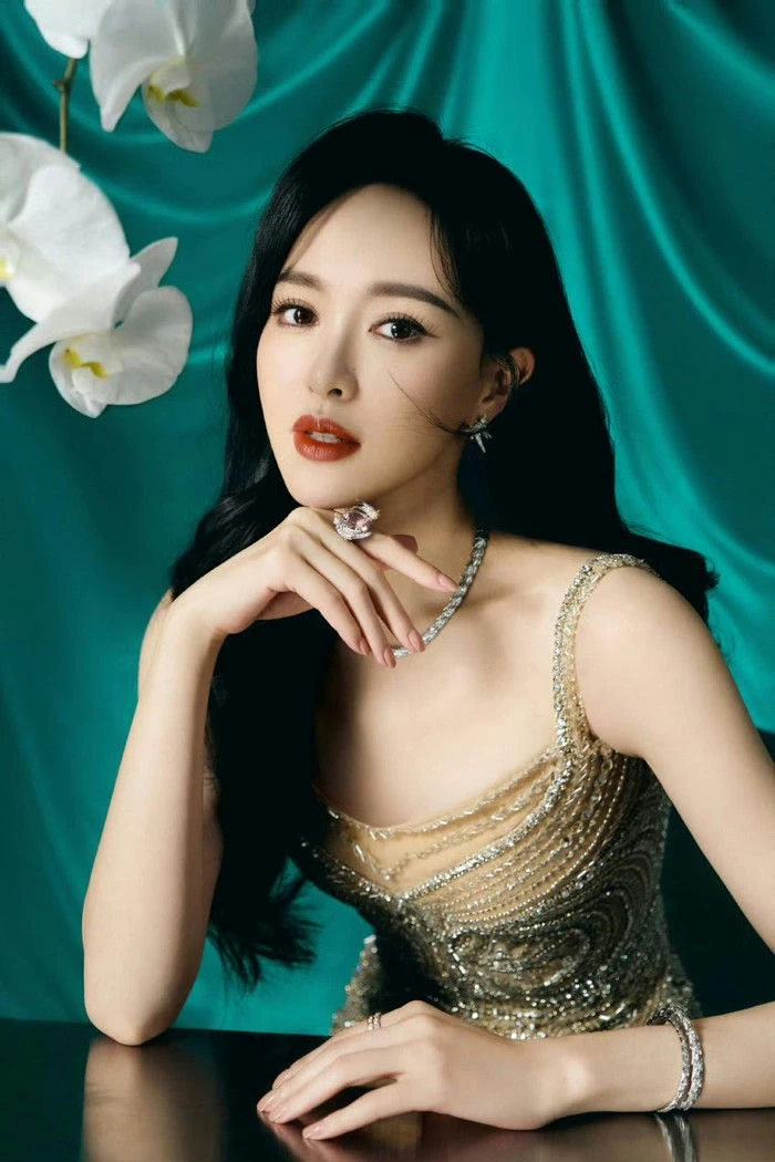 Đường Yên gây tranh cãi vì “chiếm spotlight” của Chương Tử Di