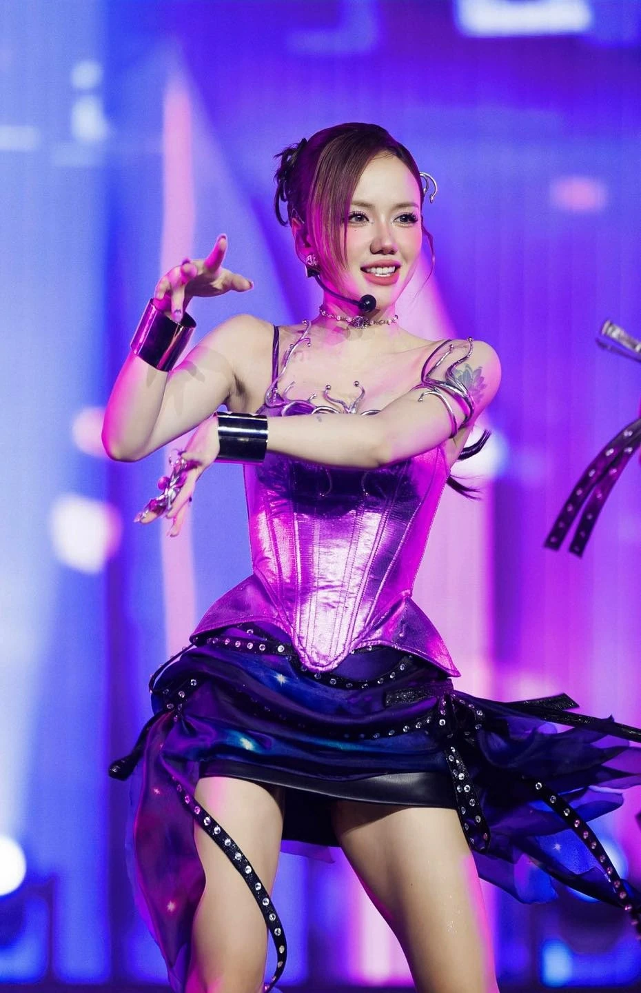 Giải cứu Phương Ly ra khỏi bộ dạng này!