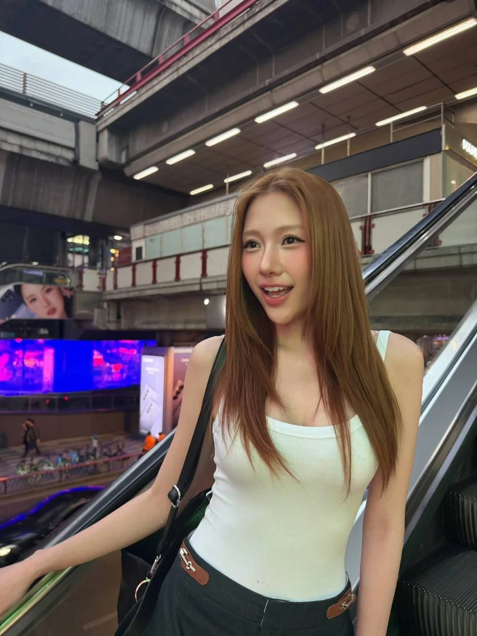 Gương mặt gây lú của Triệu Lộ Tư