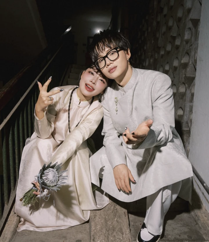 Hai chuyện tình nghệ sĩ: Cưới quản lý khiến showbiz Việt dậy sóng