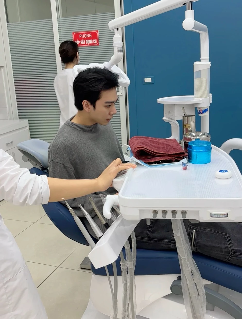 Hải Nam hớt hải bỏ chạy khỏi concert, khoảnh khắc nằm trong phòng khám khiến ai cũng hoang mang