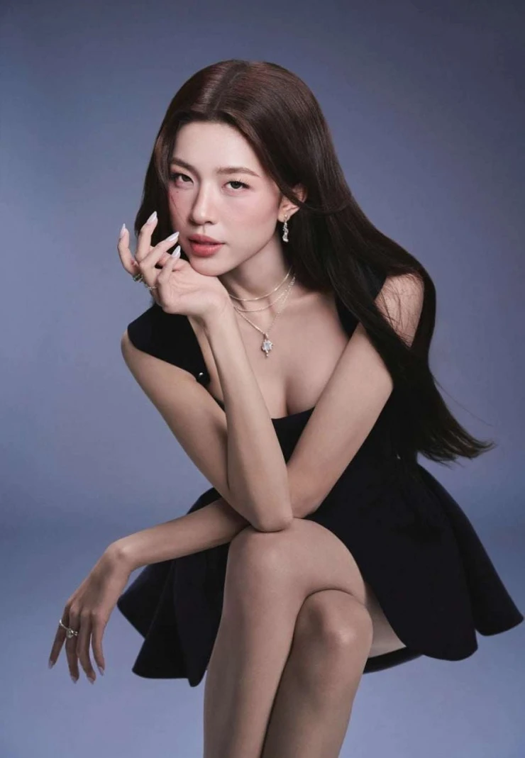 Hai nữ nghệ sĩ đồng loạt lên tiếng khi bị nghi là người thứ ba, có quan hệ tình ái với giám đốc âm nhạc