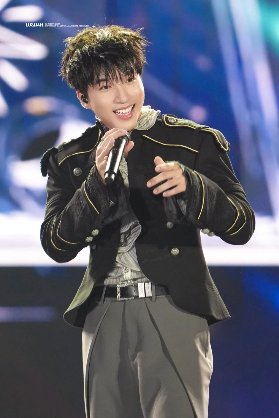 HIEUTHUHAI lần đầu live ca khúc tỏ tình Babyboo