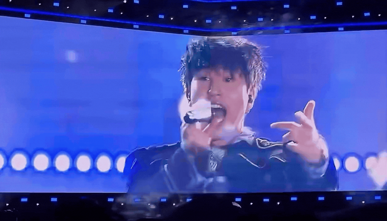 HIEUTHUHAI lần đầu live ca khúc tỏ tình Babyboo