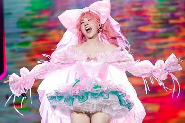 HIEUTHUHAI và dàn anh trai, em xinh hội tụ tại concert đặc biệt ở Gia Lai HIEUTHUHAI và dàn anh trai, em xinh hội tụ tại concert đặc biệt ở Gia Lai