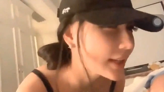 H.ớ h.ê.nh khi phát sóng, nữ streamer gặp "họa lớn", trả giá nặng nề