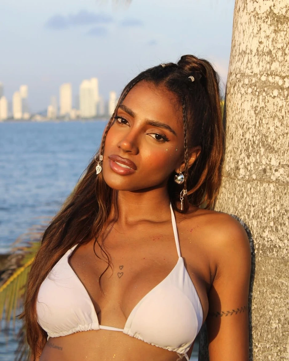 Hoa hậu 28 tuổi tố bị Ricky Martin cướp bạn trai