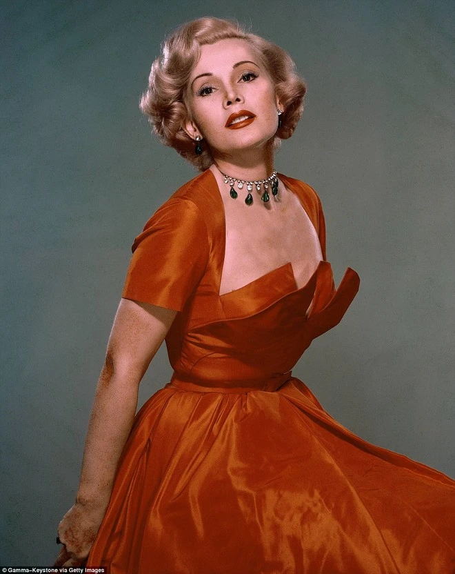 Hoa hậu huyền thoại ly hôn tận 9 lần: "Mỗi khi rời bỏ một người đàn ông, tôi đều giữ lại căn nhà của anh ta"