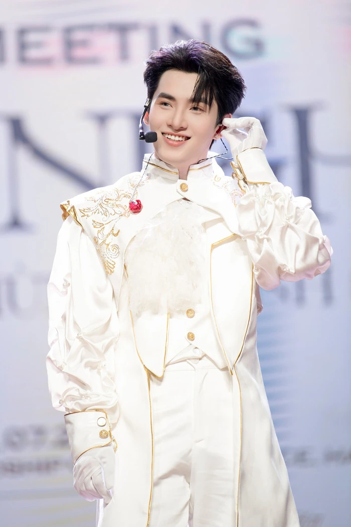 Hoà Minzy cũng không “cứu” được điểm yếu của nam ca sĩ Việt nhận đề cử đẹp nhất thế giới