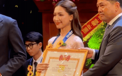 Hoà Minzy được vinh danh Gương mặt trẻ tiêu biểu tỉnh Bắc Ninh 2025