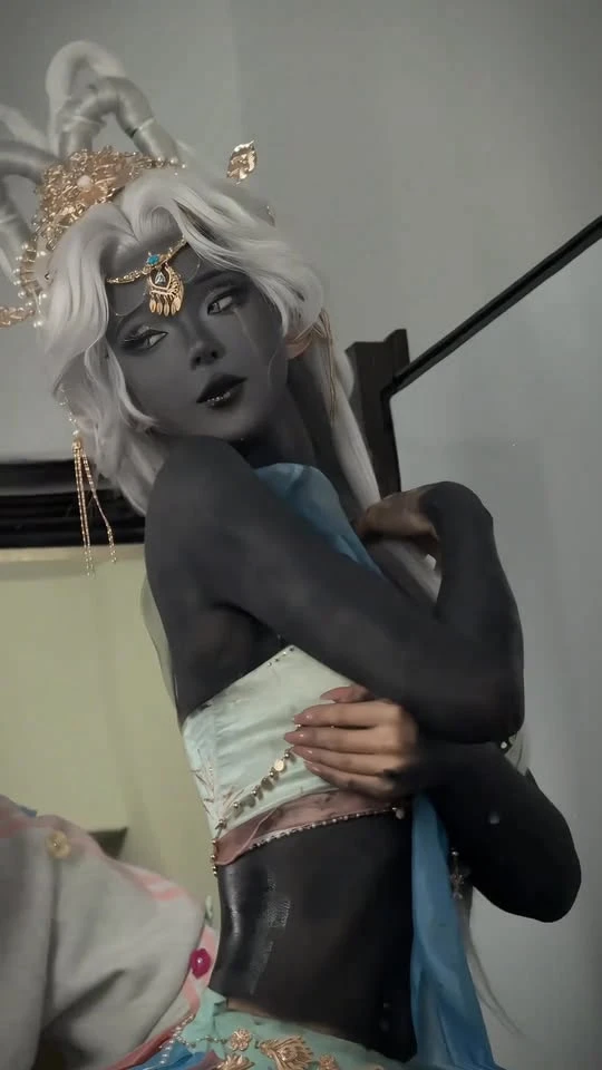 Hóa ra, các coser đã phải "hy sinh" vì nghệ thuật như thế này Hóa ra, các coser đã phải "hy sinh" vì nghệ thuật như thế này