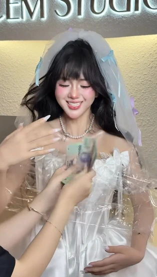 Hóa thành búp bê, hot girl xinh đẹp hút cả triệu view, khiến người xem ngỡ ngàng vi nhan sắc "đỉnh chóp" Hóa thành búp bê, hot girl xinh đẹp hút cả triệu view, khiến người xem ngỡ ngàng vi nhan sắc "đỉnh chóp"