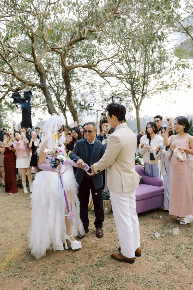 Hoàng Dũng hé lộ hình ảnh trong đám cưới bí mật ở Hà Nội